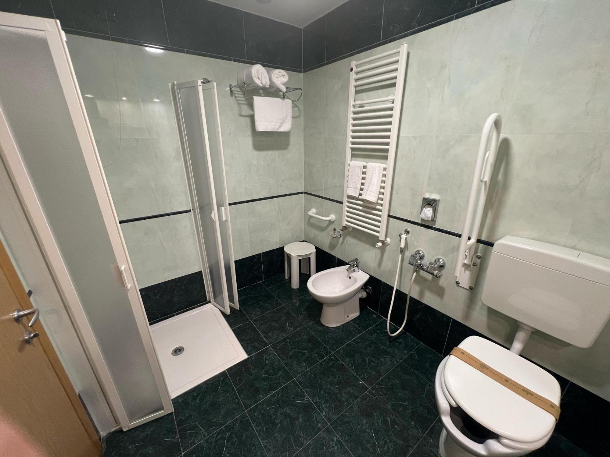 Chambre Double - Accessible aux Personnes à Mobilité Réduite